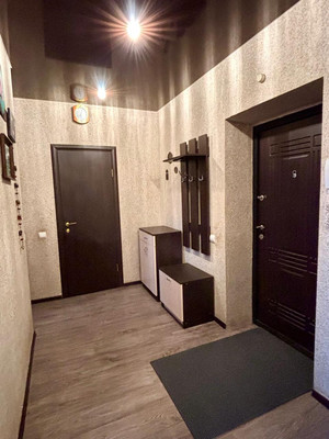Продам трехкомнатную (3-комн.) квартиру, Тихорецкая ул, 20, Калининград г
