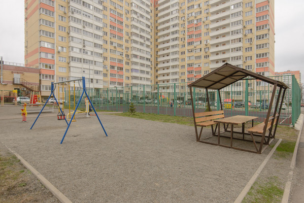 Продам двухкомнатную (2-комн.) квартиру, Петренко ул, 16а, Ростов-на-Дону г