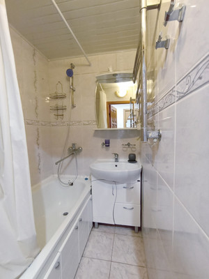 Продам двухкомнатную (2-комн.) квартиру, Тимакова ул, 5, Рязань г