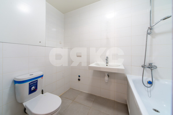 Продам трехкомнатную (3-комн.) квартиру, Очаковское ш, 5к3, Москва г