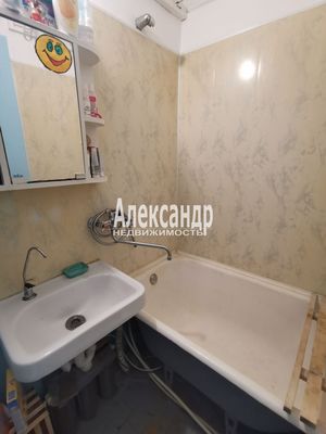 Продам комнату в 8-комн. квартире, Луначарского пр-кт, 96к2, Санкт-Петербург г