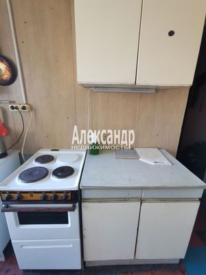 Продам комнату в 8-комн. квартире, Луначарского пр-кт, 96к2, Санкт-Петербург г