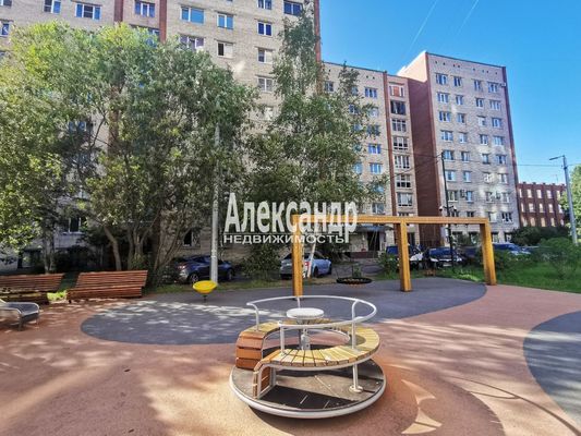 Продам комнату в 8-комн. квартире, Луначарского пр-кт, 96к2, Санкт-Петербург г