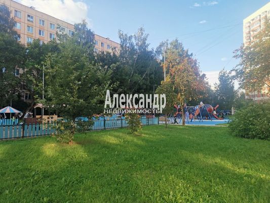 Продам комнату в 8-комн. квартире, Луначарского пр-кт, 96к2, Санкт-Петербург г