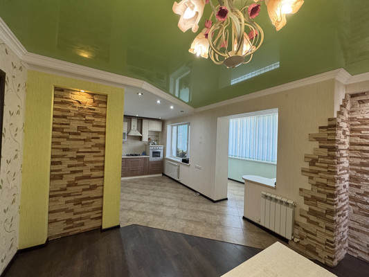 Продам трехкомнатную (3-комн.) квартиру, Каспарова ул, 43, Армавир г