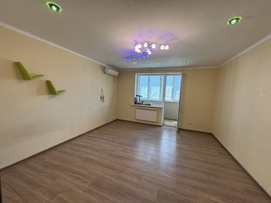 Продам трехкомнатную (3-комн.) квартиру, Каспарова ул, 43, Армавир г