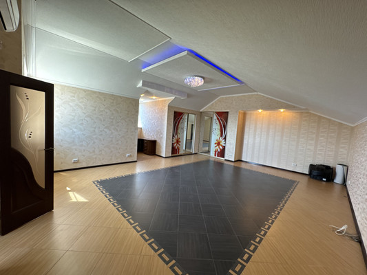 Продам трехкомнатную (3-комн.) квартиру, Каспарова ул, 43, Армавир г