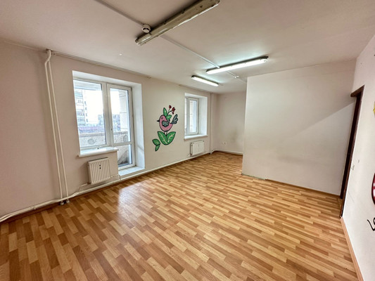 Продам коммерческое помещение 135 м2, Гвардейская ул, 31/42, Казань г
