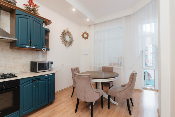 Продам трехкомнатную (3-комн.) квартиру, Дунина-Горкавича ул, 8, Ханты-Мансийск г