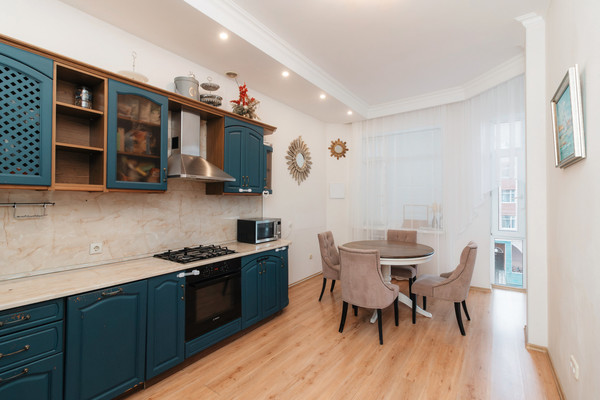 Продам трехкомнатную (3-комн.) квартиру, Дунина-Горкавича ул, 8, Ханты-Мансийск г