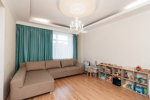 Продам трехкомнатную (3-комн.) квартиру, Дунина-Горкавича ул, 8, Ханты-Мансийск г