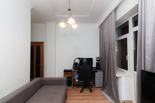 Продам трехкомнатную (3-комн.) квартиру, Дунина-Горкавича ул, 8, Ханты-Мансийск г