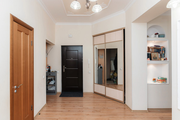 Продам трехкомнатную (3-комн.) квартиру, Дунина-Горкавича ул, 8, Ханты-Мансийск г