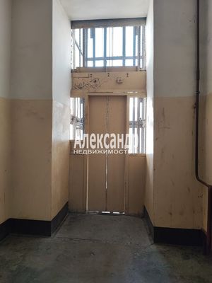 Продам комнату в 6-комн. квартире, Сапёрный пер, 16/36, Санкт-Петербург г