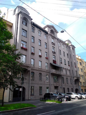 Продам многокомнатную квартиру, 15-я В.О. линия, 16, Санкт-Петербург г