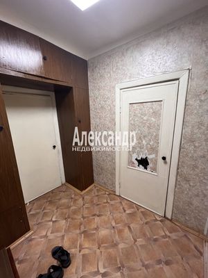 Продам двухкомнатную (2-комн.) квартиру, Рощинская ул, 2, Гатчина г
