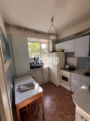 Продам двухкомнатную (2-комн.) квартиру, Рощинская ул, 2, Гатчина г