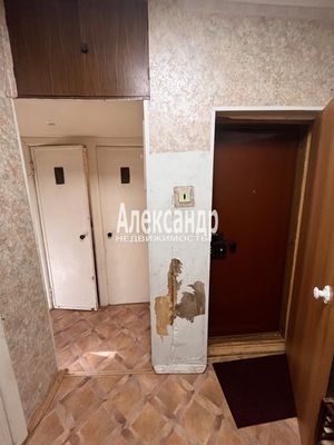 Продам двухкомнатную (2-комн.) квартиру, Рощинская ул, 2, Гатчина г