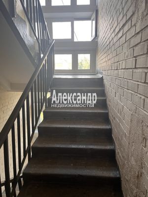 Продам двухкомнатную (2-комн.) квартиру, Рощинская ул, 2, Гатчина г