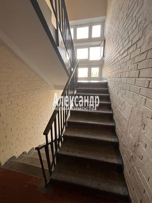 Продам двухкомнатную (2-комн.) квартиру, Рощинская ул, 2, Гатчина г