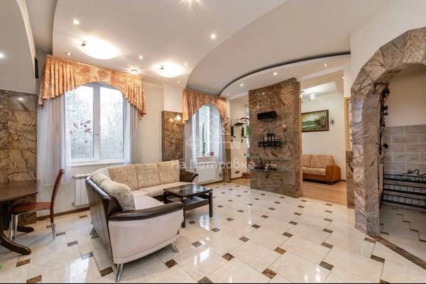 Продам трехкомнатную (3-комн.) квартиру, Винокурова ул, 5/6к1, Москва г