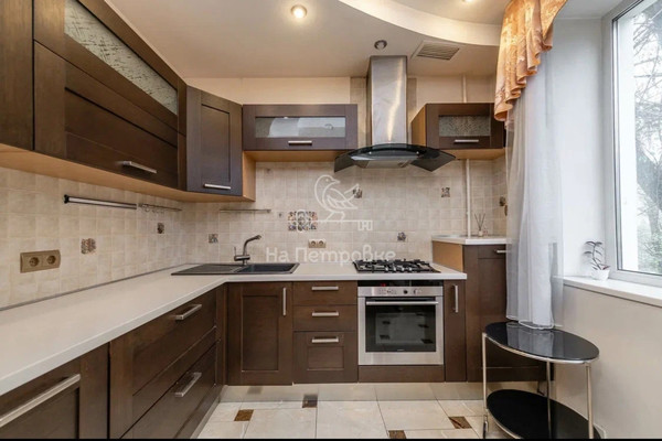 Продам трехкомнатную (3-комн.) квартиру, Винокурова ул, 5/6к1, Москва г