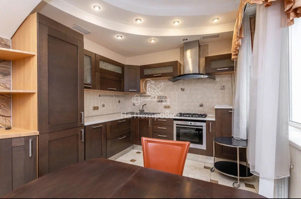 Продам трехкомнатную (3-комн.) квартиру, Винокурова ул, 5/6к1, Москва г