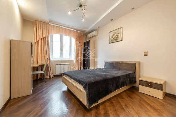 Продам трехкомнатную (3-комн.) квартиру, Винокурова ул, 5/6к1, Москва г