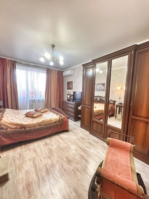 Продам трехкомнатную (3-комн.) квартиру, Автолюбителей ул, 52/5, Краснодар г