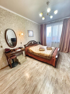 Продам трехкомнатную (3-комн.) квартиру, Автолюбителей ул, 52/5, Краснодар г