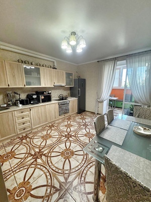 Продам трехкомнатную (3-комн.) квартиру, Автолюбителей ул, 52/5, Краснодар г