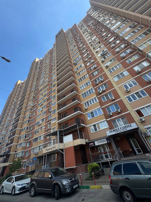 Продам трехкомнатную (3-комн.) квартиру, Автолюбителей ул, 52/5, Краснодар г