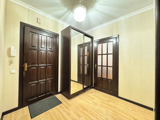 Продам трехкомнатную (3-комн.) квартиру, Кулиева пр-кт, 12, Нальчик г