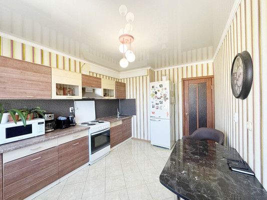 Продам двухкомнатную (2-комн.) квартиру, Бакалейная ул, 52а, Казань г