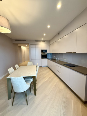 Продам трехкомнатную (3-комн.) квартиру, Весенняя ул, 2к4, Заречье рп