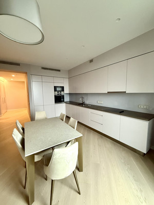 Продам трехкомнатную (3-комн.) квартиру, Весенняя ул, 2к4, Заречье рп