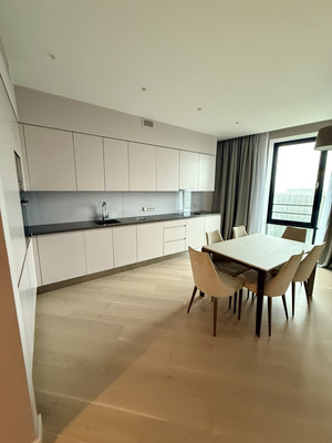 Продам трехкомнатную (3-комн.) квартиру, Весенняя ул, 2к4, Заречье рп