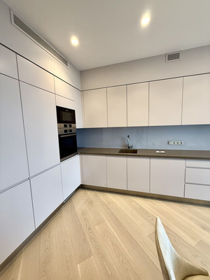 Продам трехкомнатную (3-комн.) квартиру, Весенняя ул, 2к4, Заречье рп