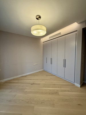Продам трехкомнатную (3-комн.) квартиру, Весенняя ул, 2к4, Заречье рп