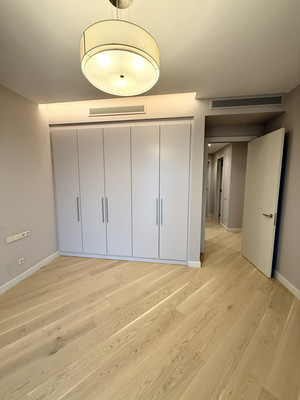 Продам трехкомнатную (3-комн.) квартиру, Весенняя ул, 2к4, Заречье рп