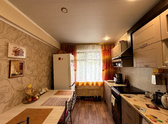 Продам трехкомнатную (3-комн.) квартиру, Жуковская ул, 23, Брянск г