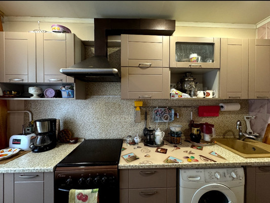 Продам трехкомнатную (3-комн.) квартиру, Жуковская ул, 23, Брянск г