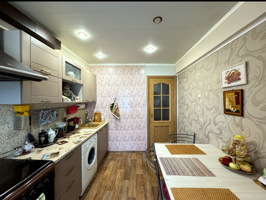Продам трехкомнатную (3-комн.) квартиру, Жуковская ул, 23, Брянск г