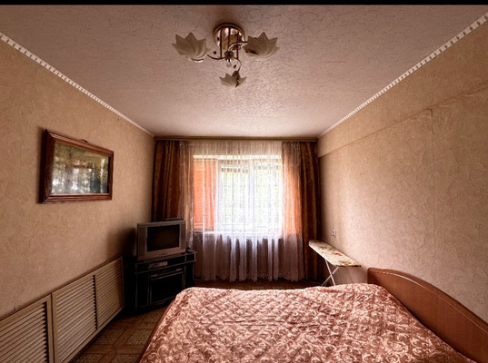 Продам трехкомнатную (3-комн.) квартиру, Жуковская ул, 23, Брянск г