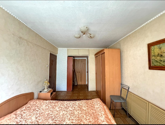 Продам трехкомнатную (3-комн.) квартиру, Жуковская ул, 23, Брянск г
