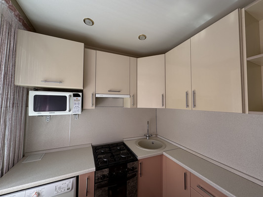 Продам двухкомнатную (2-комн.) квартиру, 12-й мкр, 1, Дятьково г