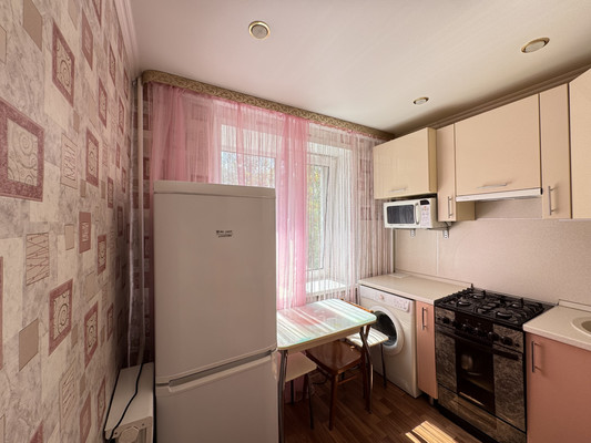 Продам двухкомнатную (2-комн.) квартиру, 12-й мкр, 1, Дятьково г