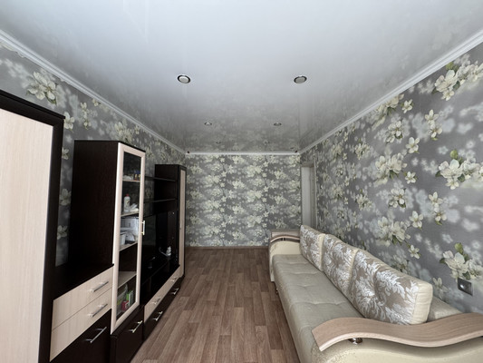 Продам двухкомнатную (2-комн.) квартиру, 12-й мкр, 1, Дятьково г