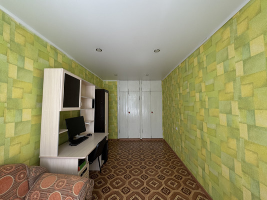 Продам двухкомнатную (2-комн.) квартиру, 12-й мкр, 1, Дятьково г