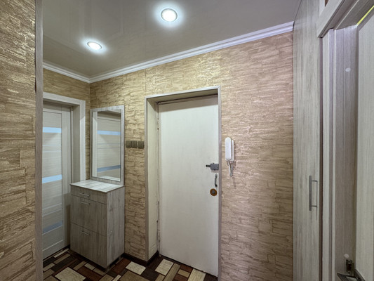 Продам двухкомнатную (2-комн.) квартиру, 12-й мкр, 1, Дятьково г